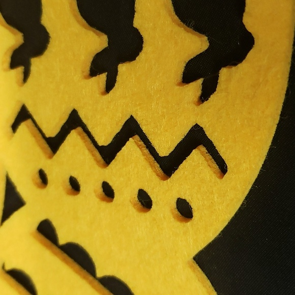 Isaac Mizrahi Set/4 NWOT Bright Yellow Pierced Easter Egg Design Placemats - Picture 5 of 5